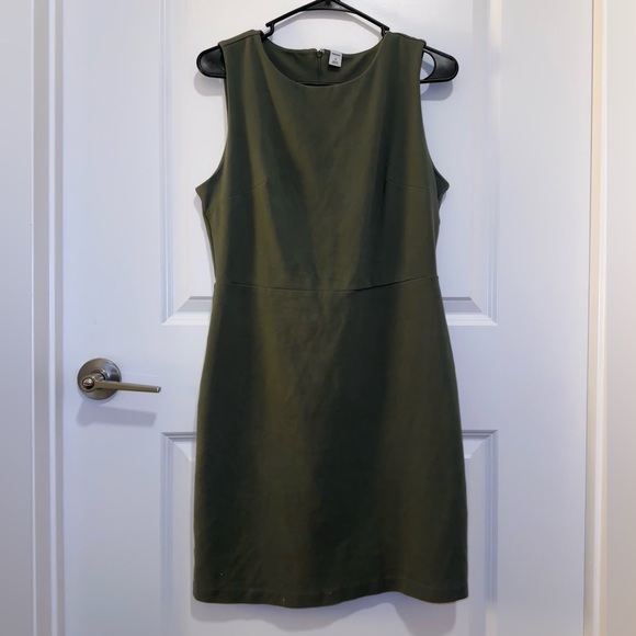 Cute green dress - Picture 1 of 3